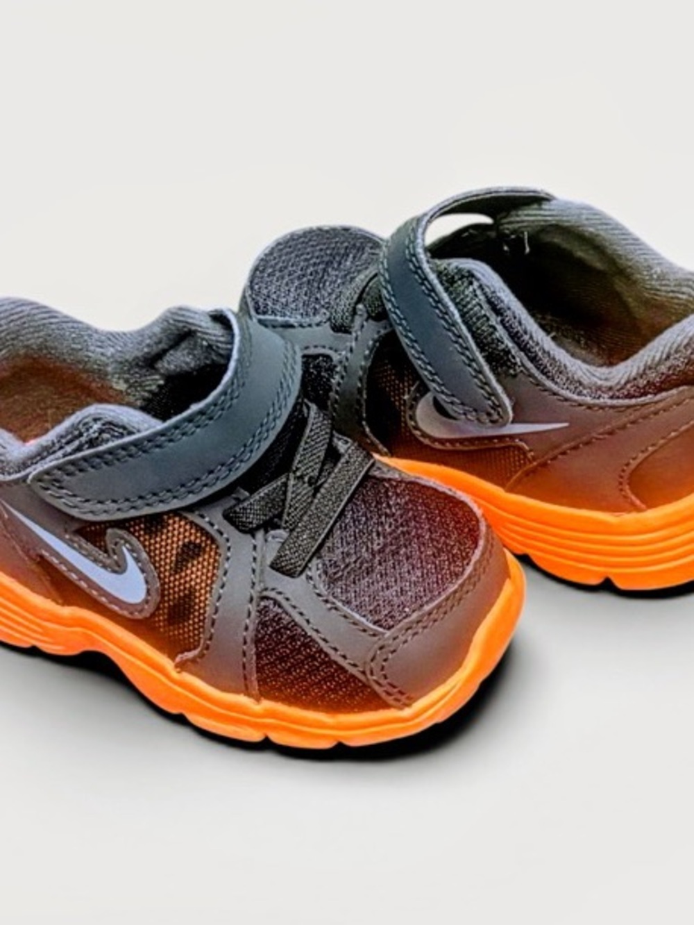 Nike Kids Black & Orange Hook-and-Loop Sneakers 4C